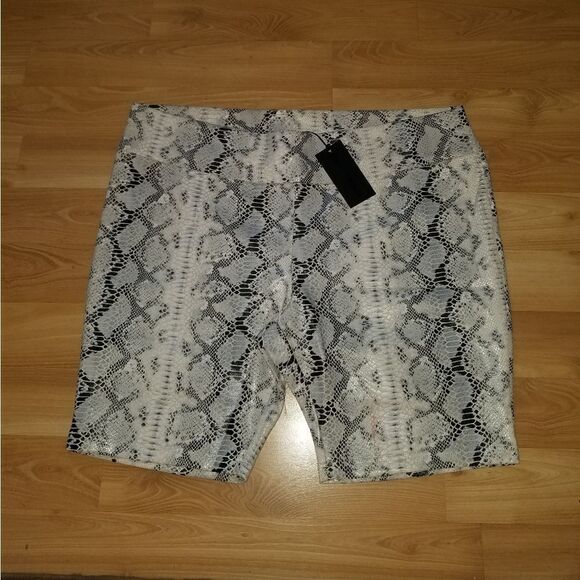 Kendall & Kylie the Cycle Short NWT 2XL - Picture 5 of 12